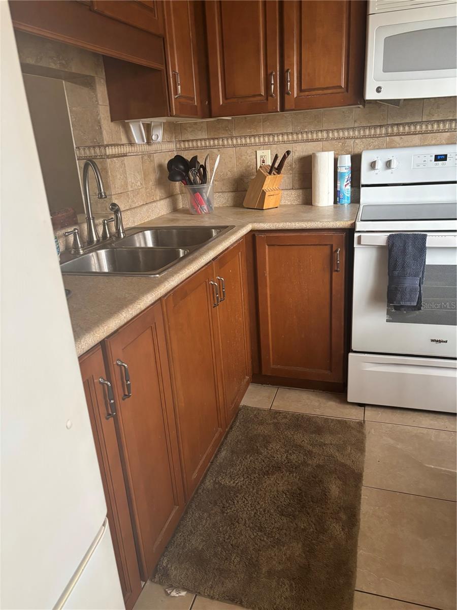 1433 S Belcher Rd #g1 Property Photo 19