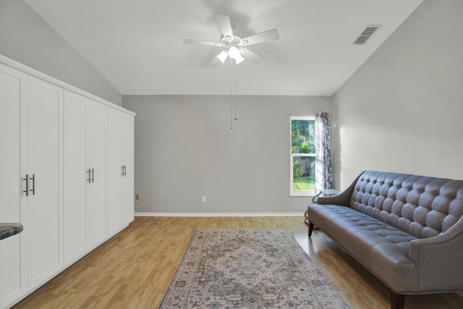 5924 Willow Creek Ct Property Photo 8