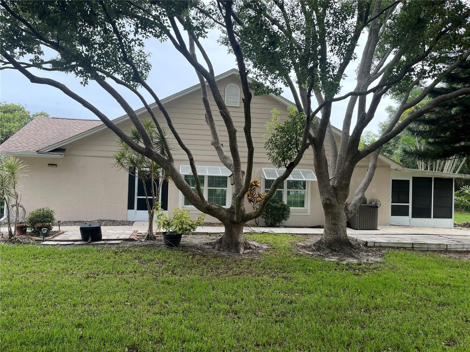 2387 Bentley Drive Property Photo 2