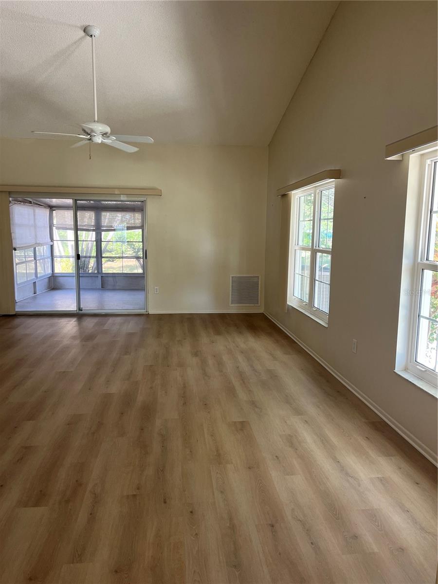 2387 Bentley Drive Property Photo 3