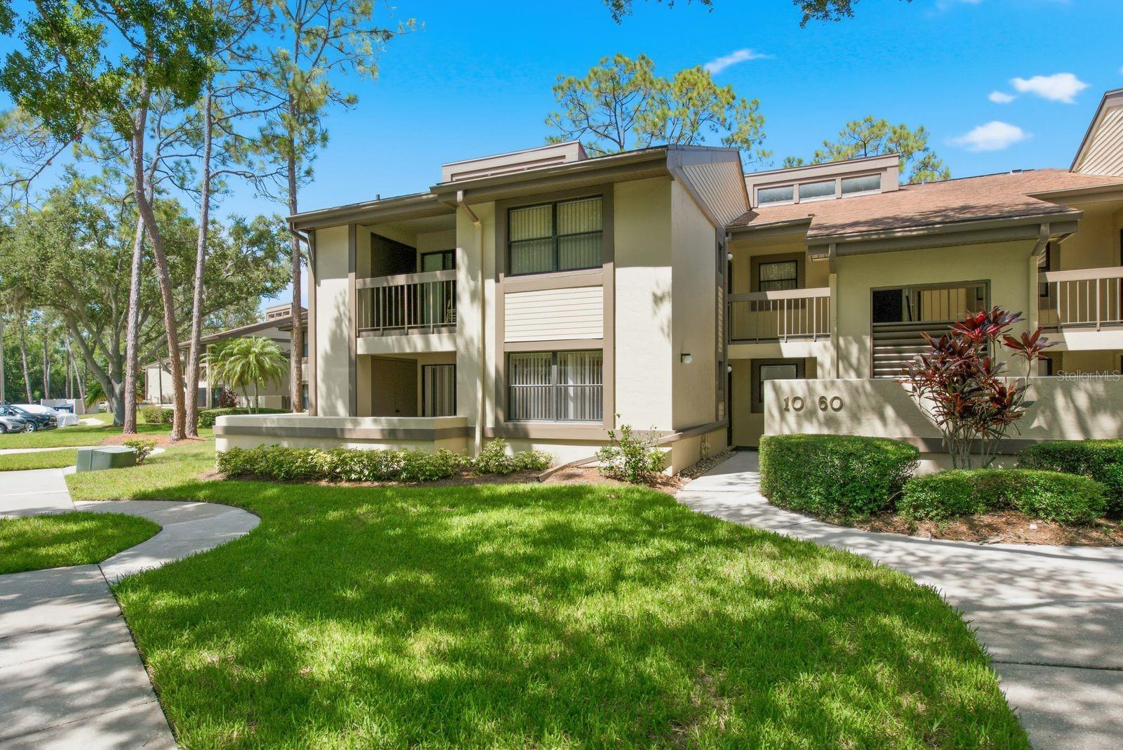 10 WOODLAKE PL Property Photo 1