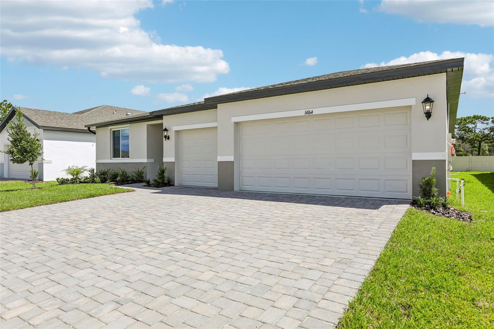 14164 Harvest Pines Ln Property Photo 2
