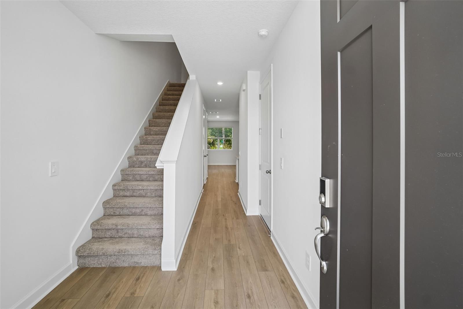 7556 Deer Valley Circle Property Photo 4