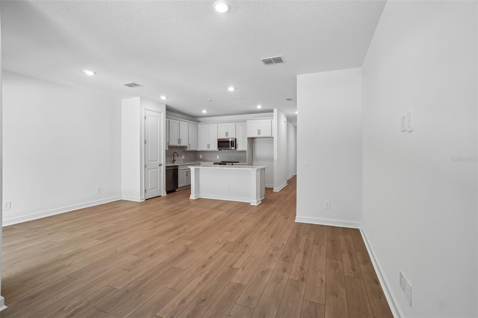 7556 Deer Valley Circle Property Photo 8