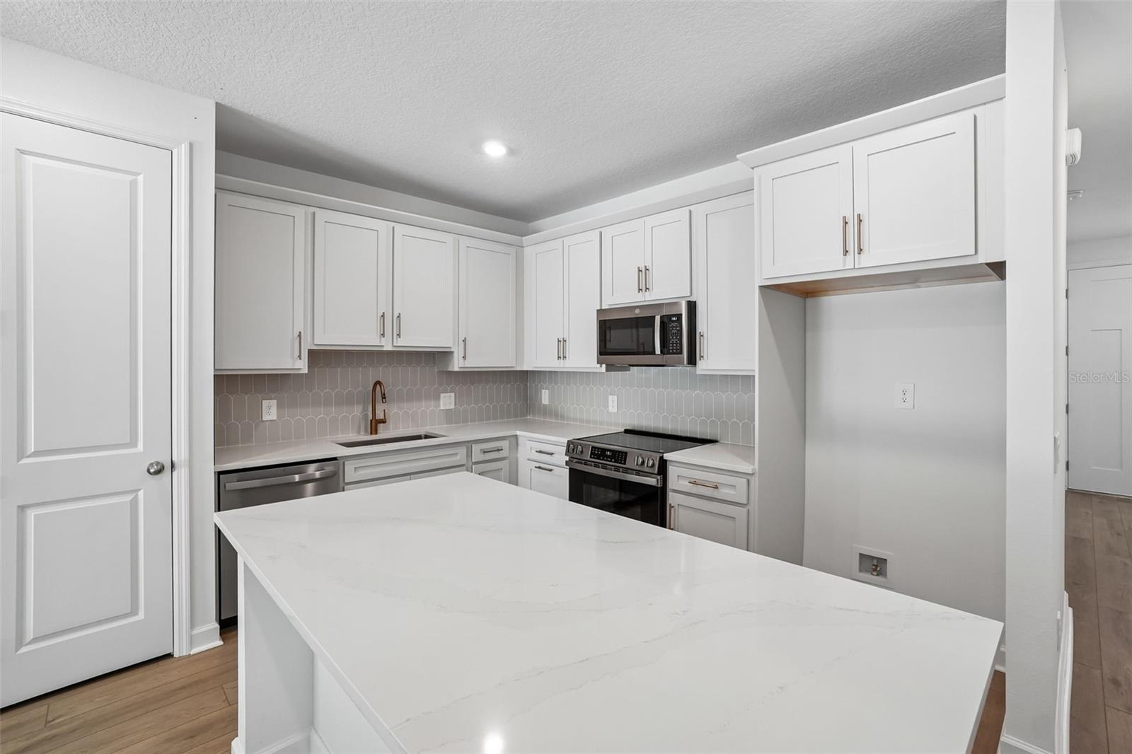 7556 Deer Valley Circle Property Photo 13