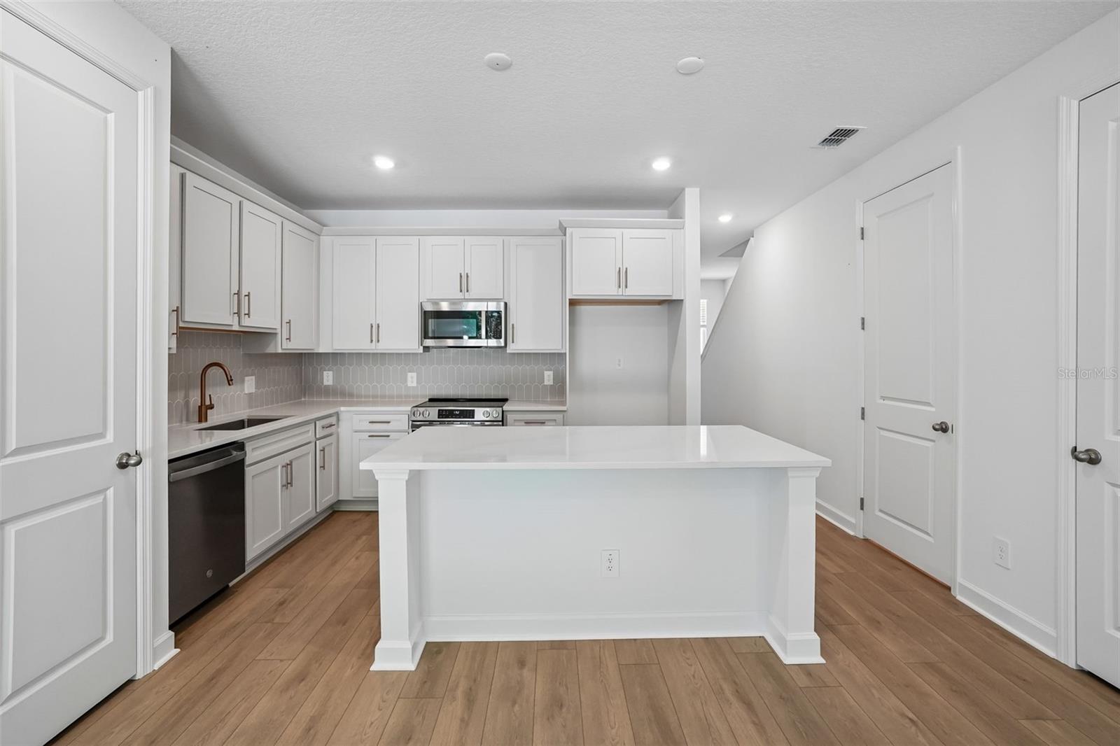 7556 Deer Valley Circle Property Photo 14