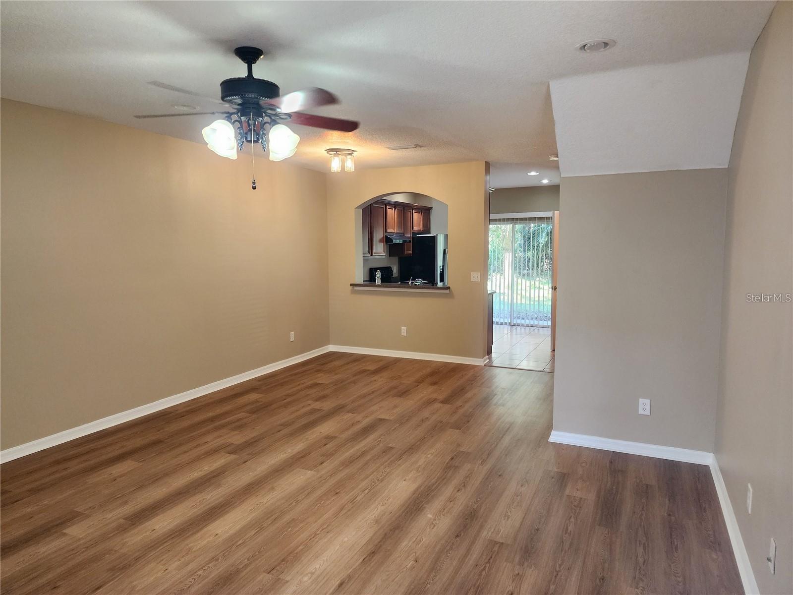15924 Fishhawk Creek Ln Property Photo 2
