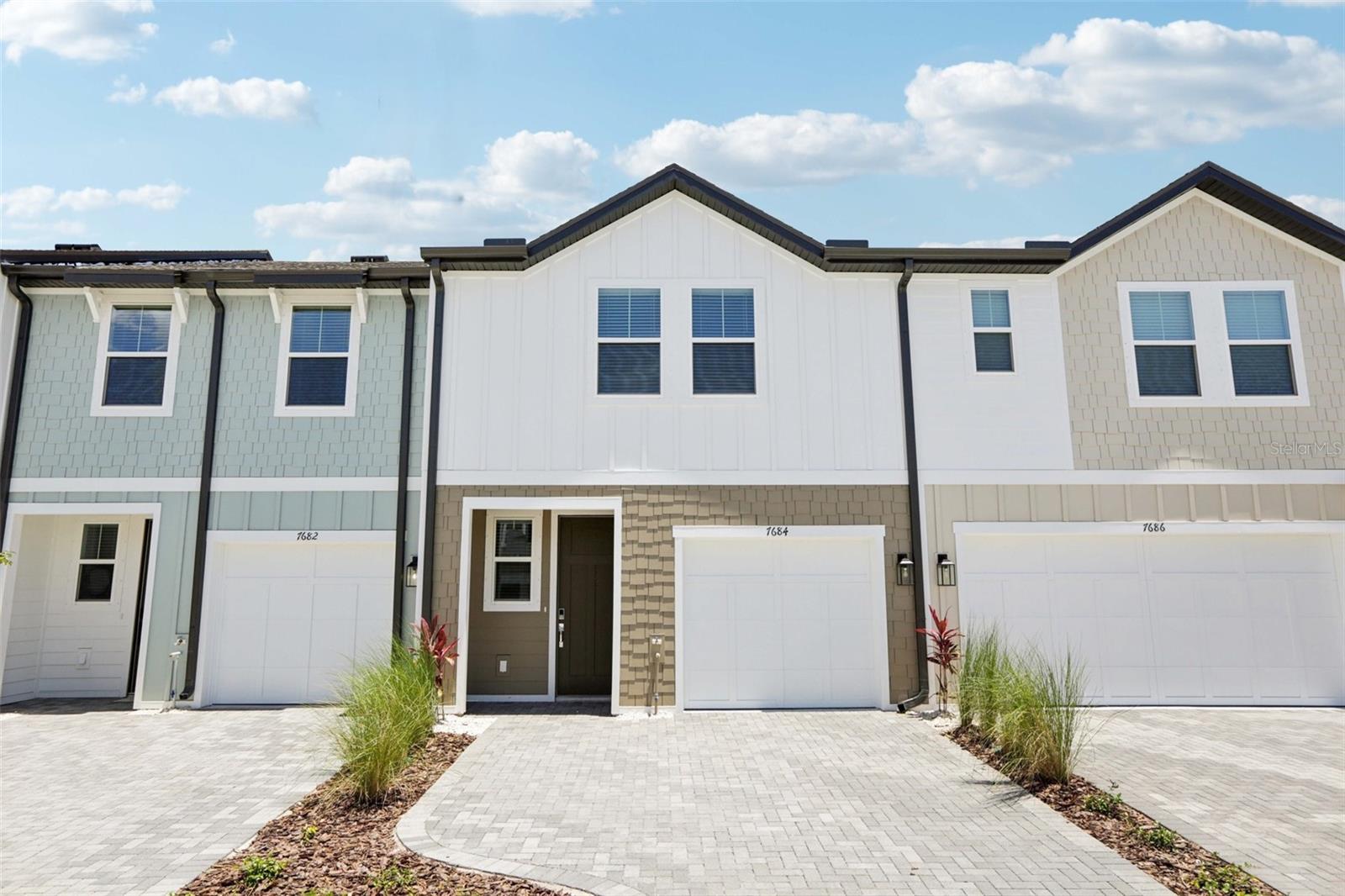 7558 Deer Valley Circle Property Photo 1