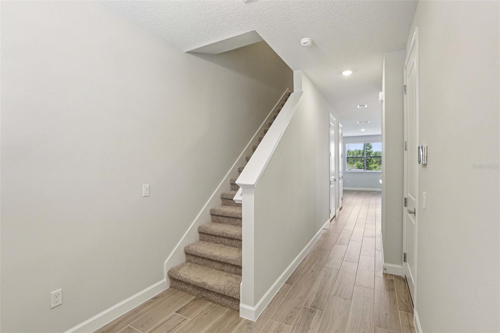 7558 Deer Valley Circle Property Photo 3