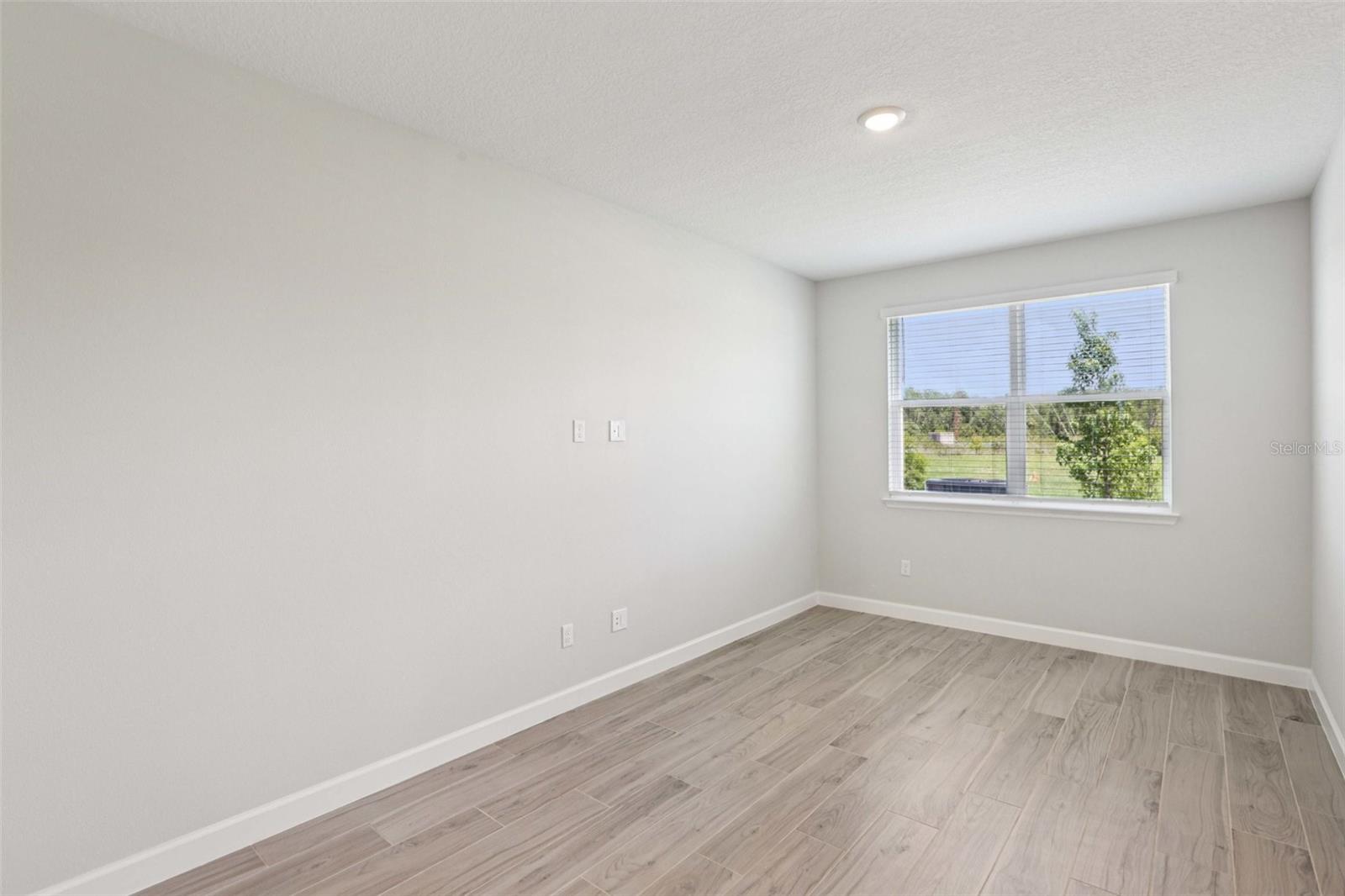 7558 Deer Valley Circle Property Photo 4