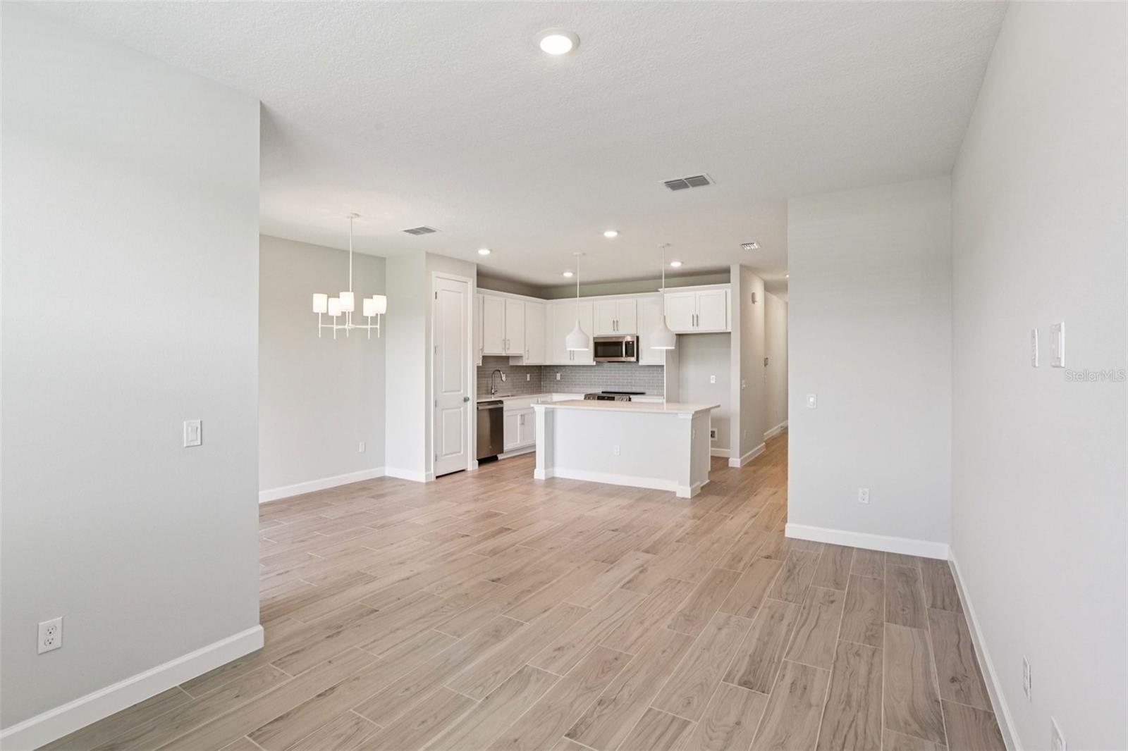 7558 Deer Valley Circle Property Photo 6