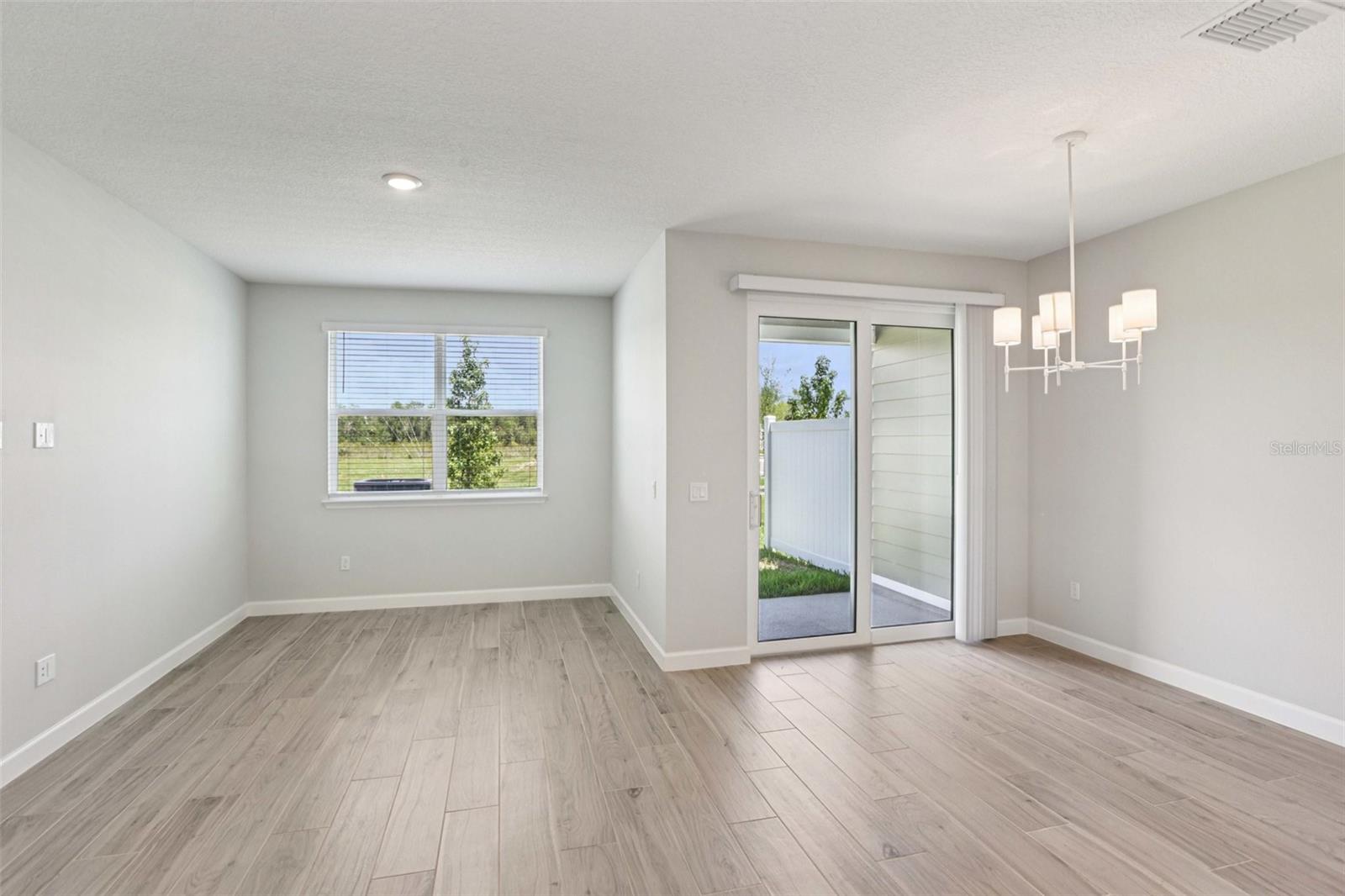7558 Deer Valley Circle Property Photo 7