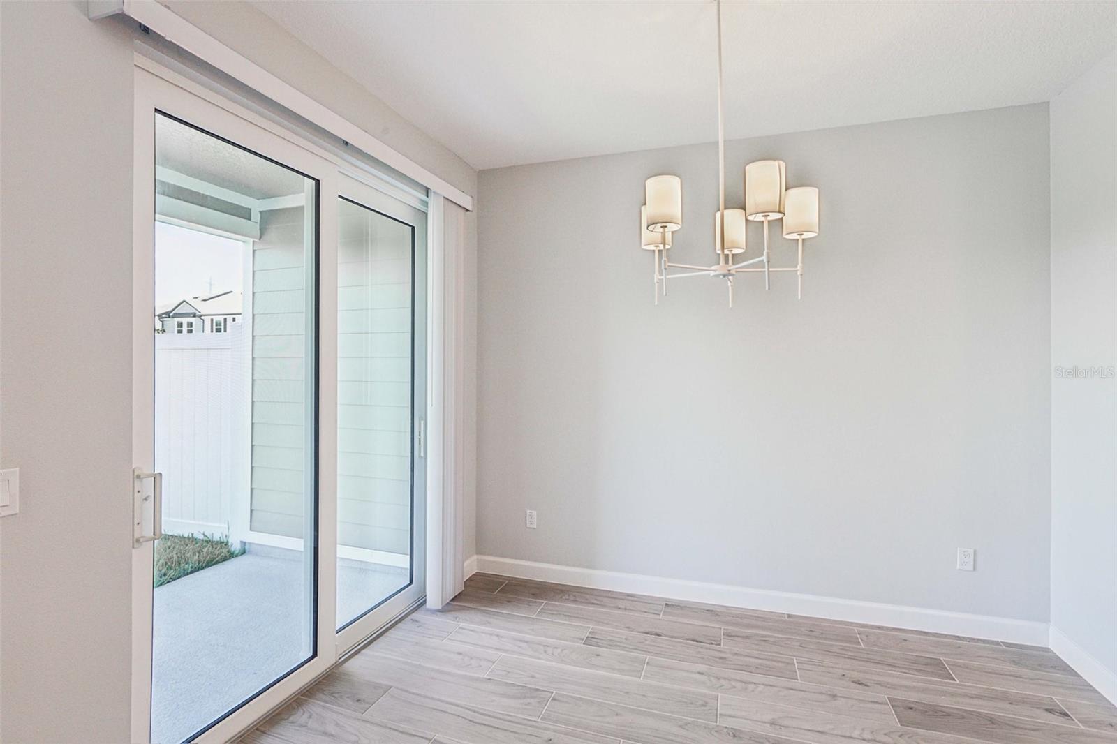 7558 Deer Valley Circle Property Photo 8