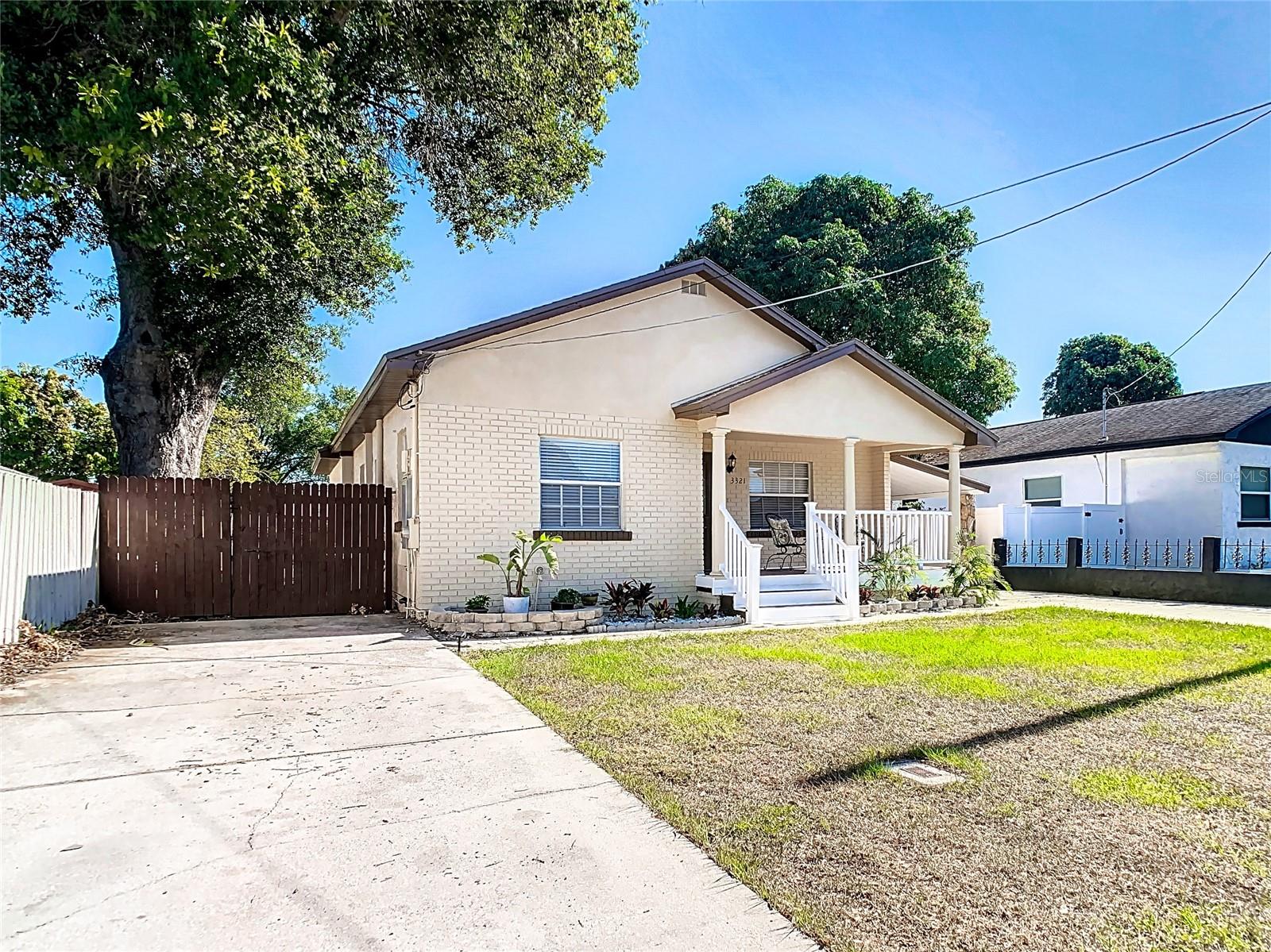 3321 W AILEEN ST Property Photo 1
