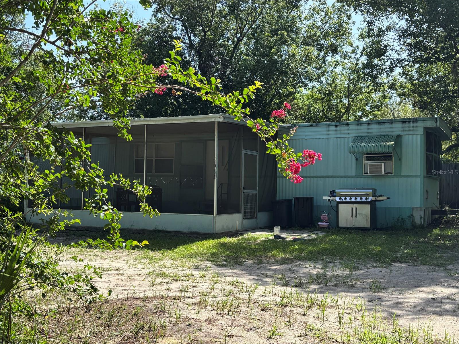 10416 Hudson Ave Property Photo 4