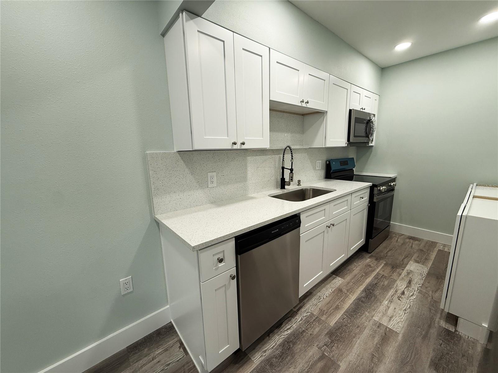 201 Medallion Blvd #d Property Photo 7