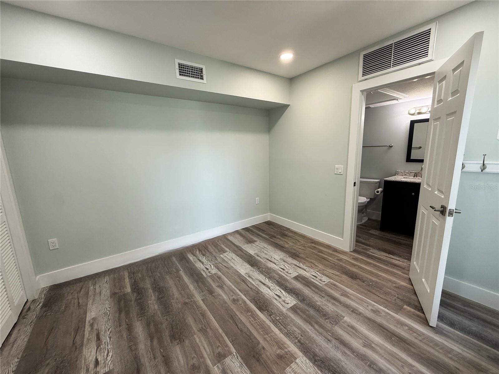 201 Medallion Blvd #d Property Photo 14