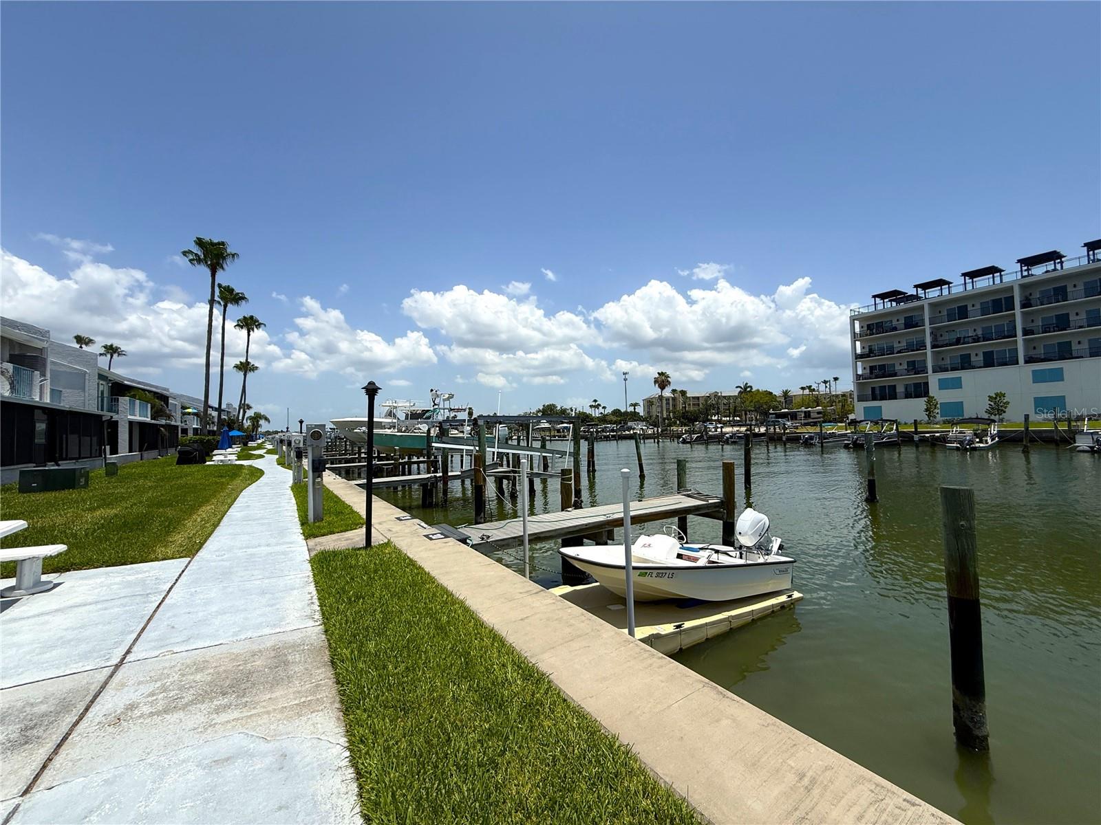 201 Medallion Blvd #d Property Photo 22
