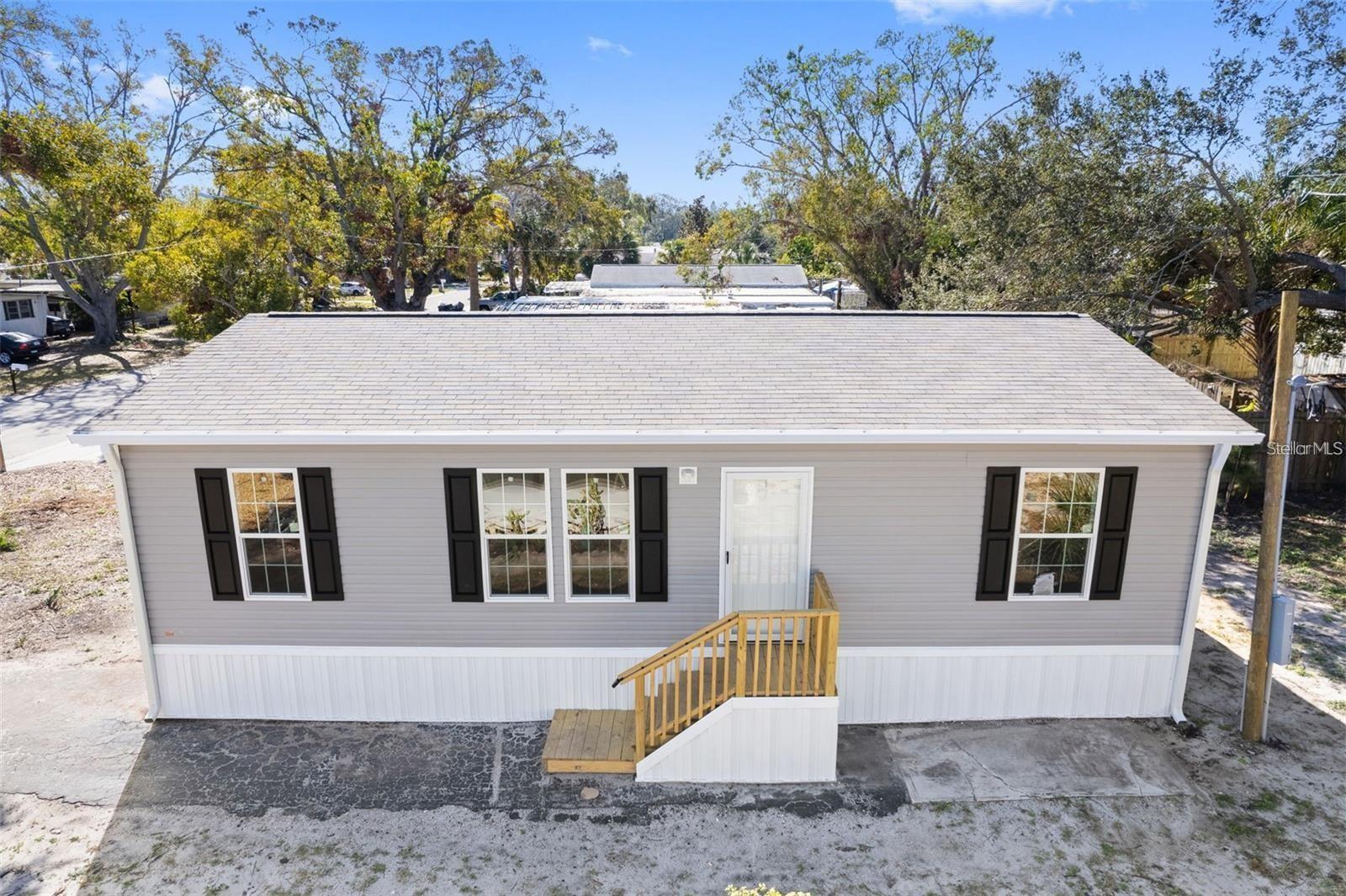 5234 Yellow Pine St N Property Photo 1