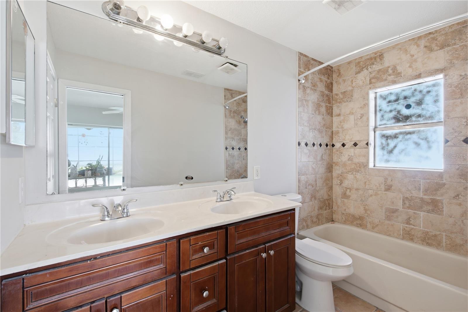 13438 Brighton St Property Photo 9