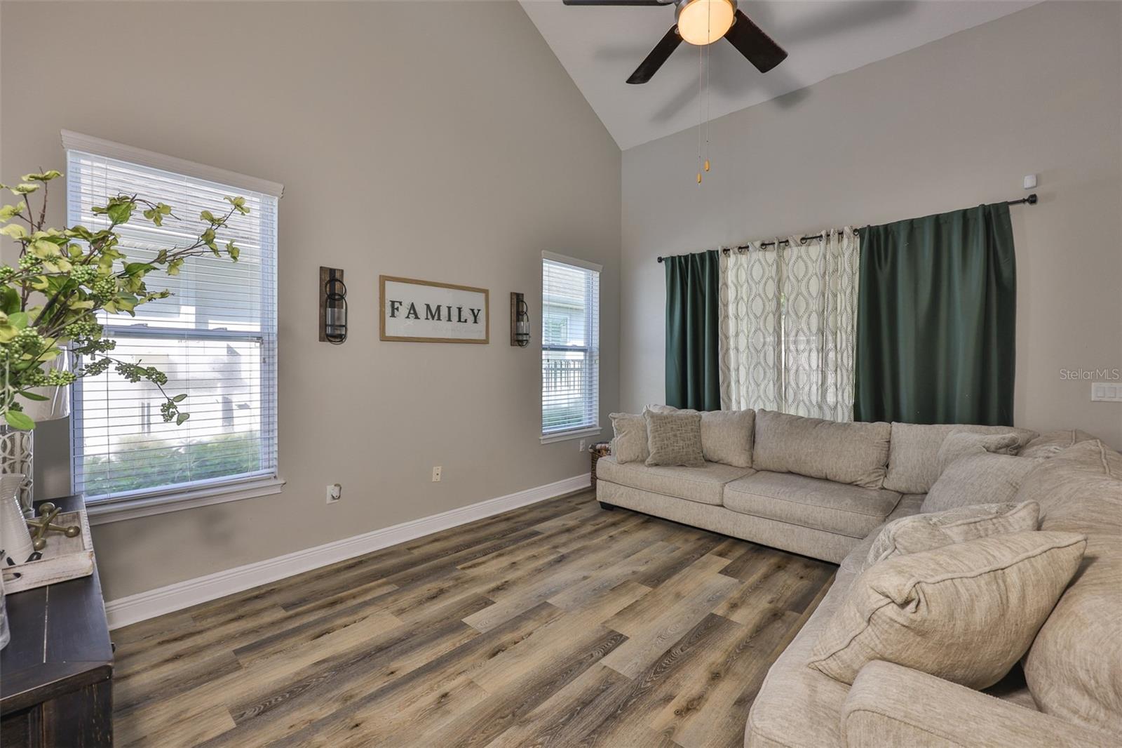 7912 Hampton Lake Dr Property Photo 8