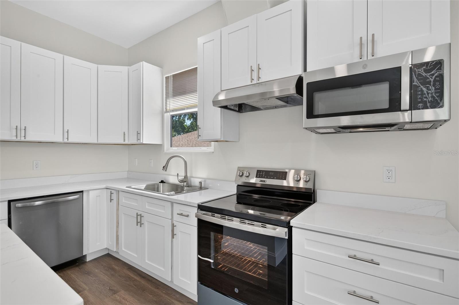 3022 W Douglas St Property Photo 4