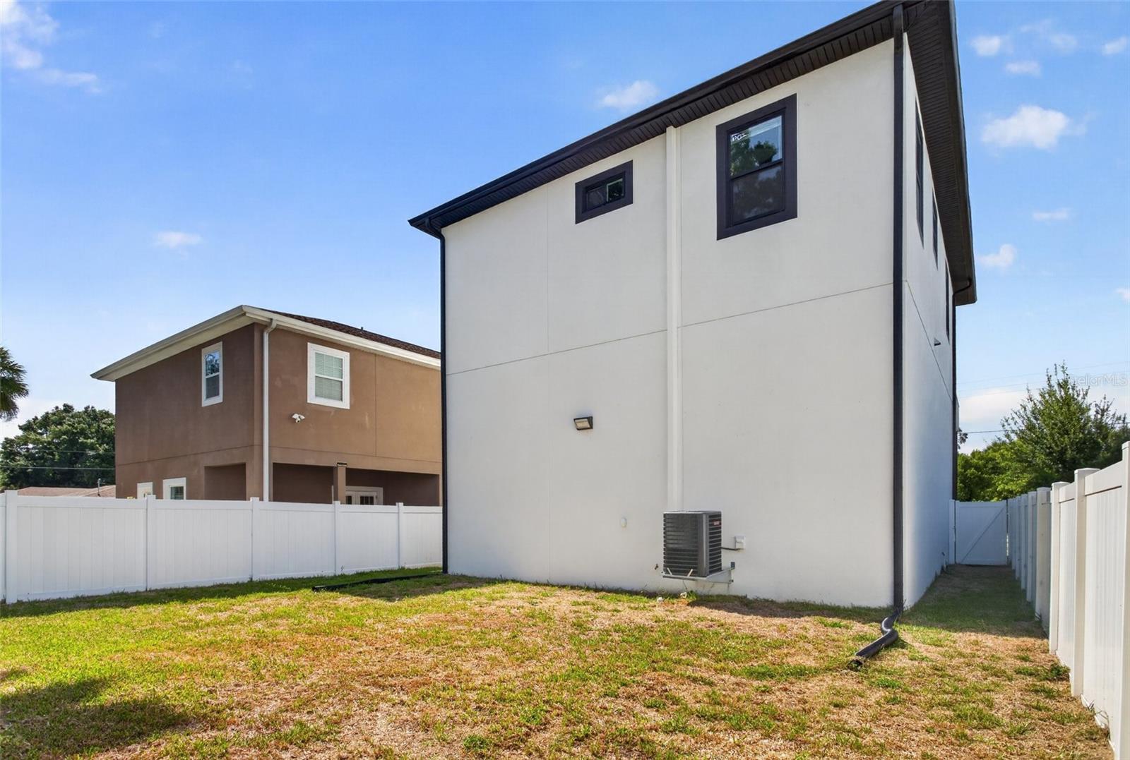 3022 W Douglas St Property Photo 16