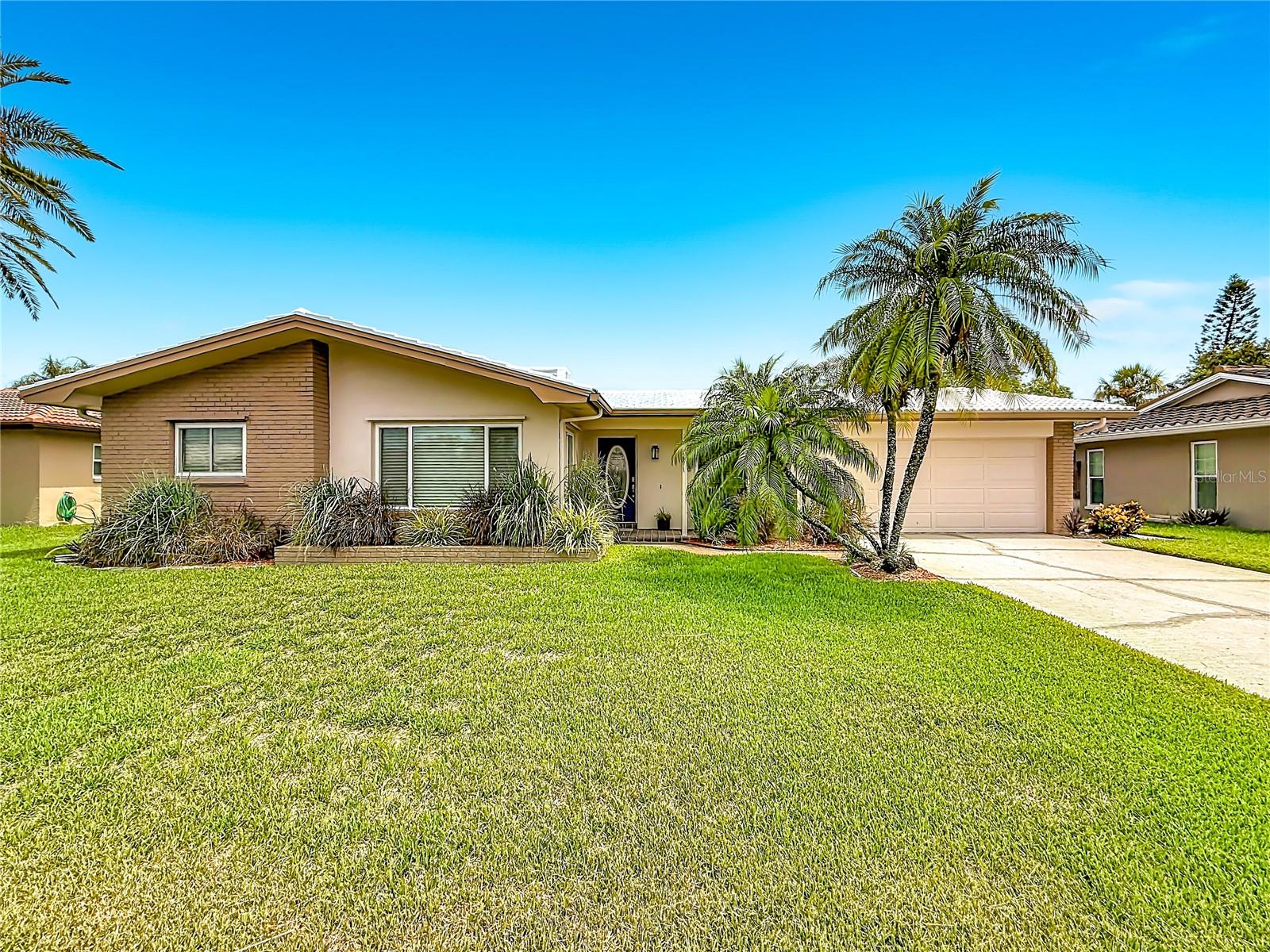 2178 Waterside Dr Property Photo 2