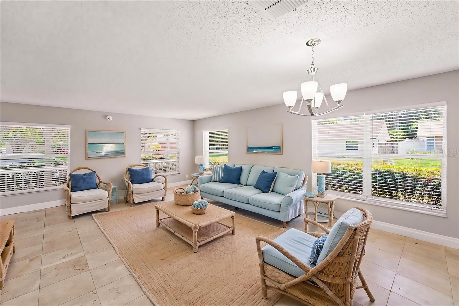 9160 136th Way Property Photo 6