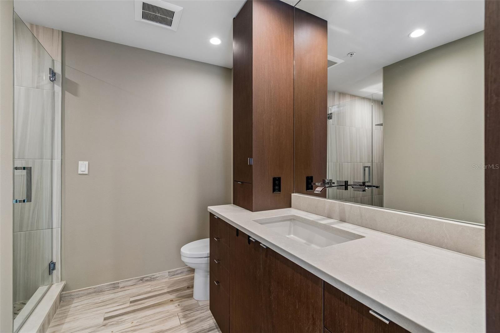1120 E Kennedy Blvd #1030 Property Photo 19