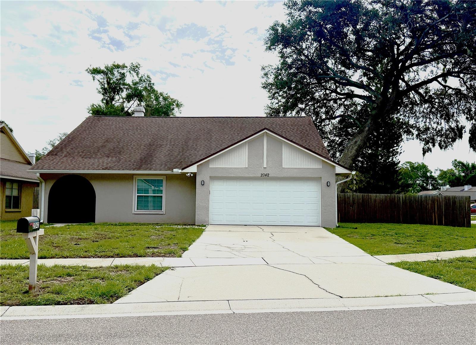 2042 SHADOW PINE DR Property Photo 1