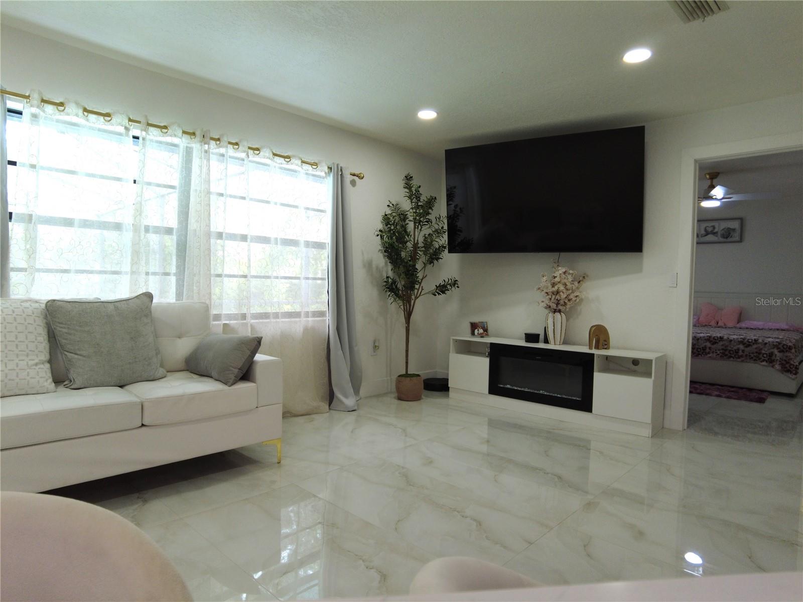 5045 Kenmore St Property Photo 12