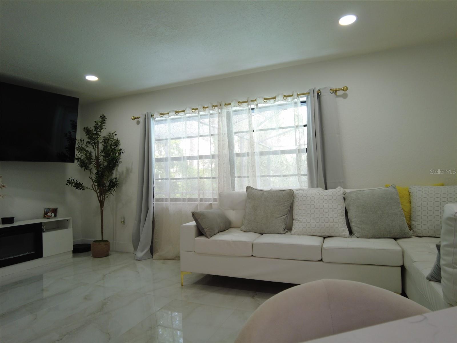 5045 Kenmore St Property Photo 19