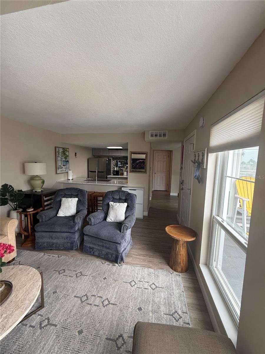 315 Medallion Blvd #h Property Photo 6