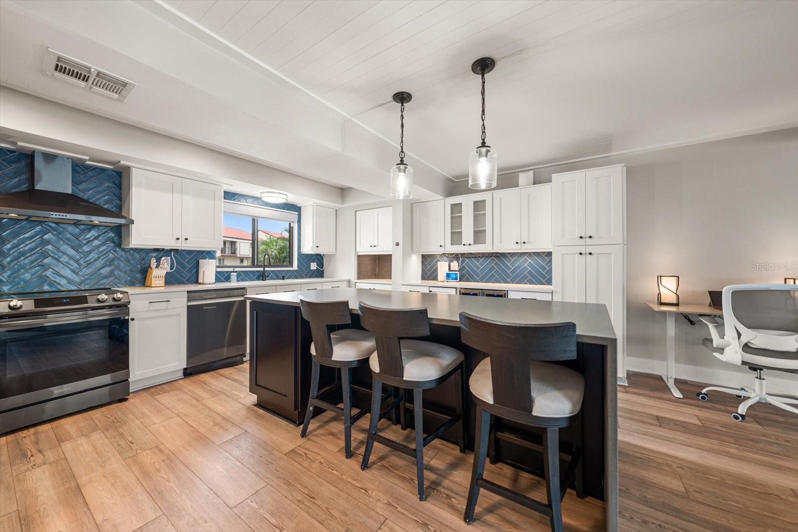240 Windward Psge #401 Property Photo 4