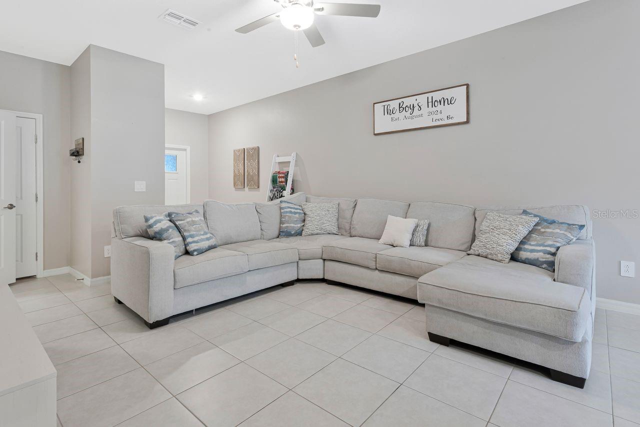 6283 Shiner St Property Photo 4