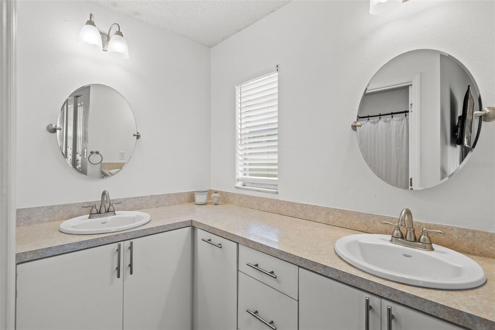 12714 Trowbridge Ln Property Photo 13