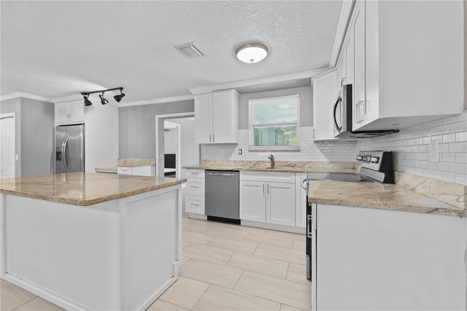6290 Piedmont Dr Property Photo 6