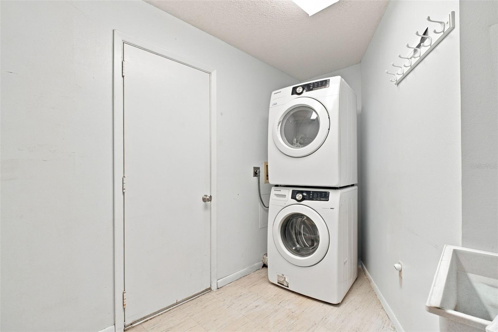 9230 Jasmine Blvd Property Photo 12