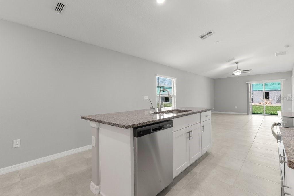 7110 Amelia Cove Ct Property Photo 6