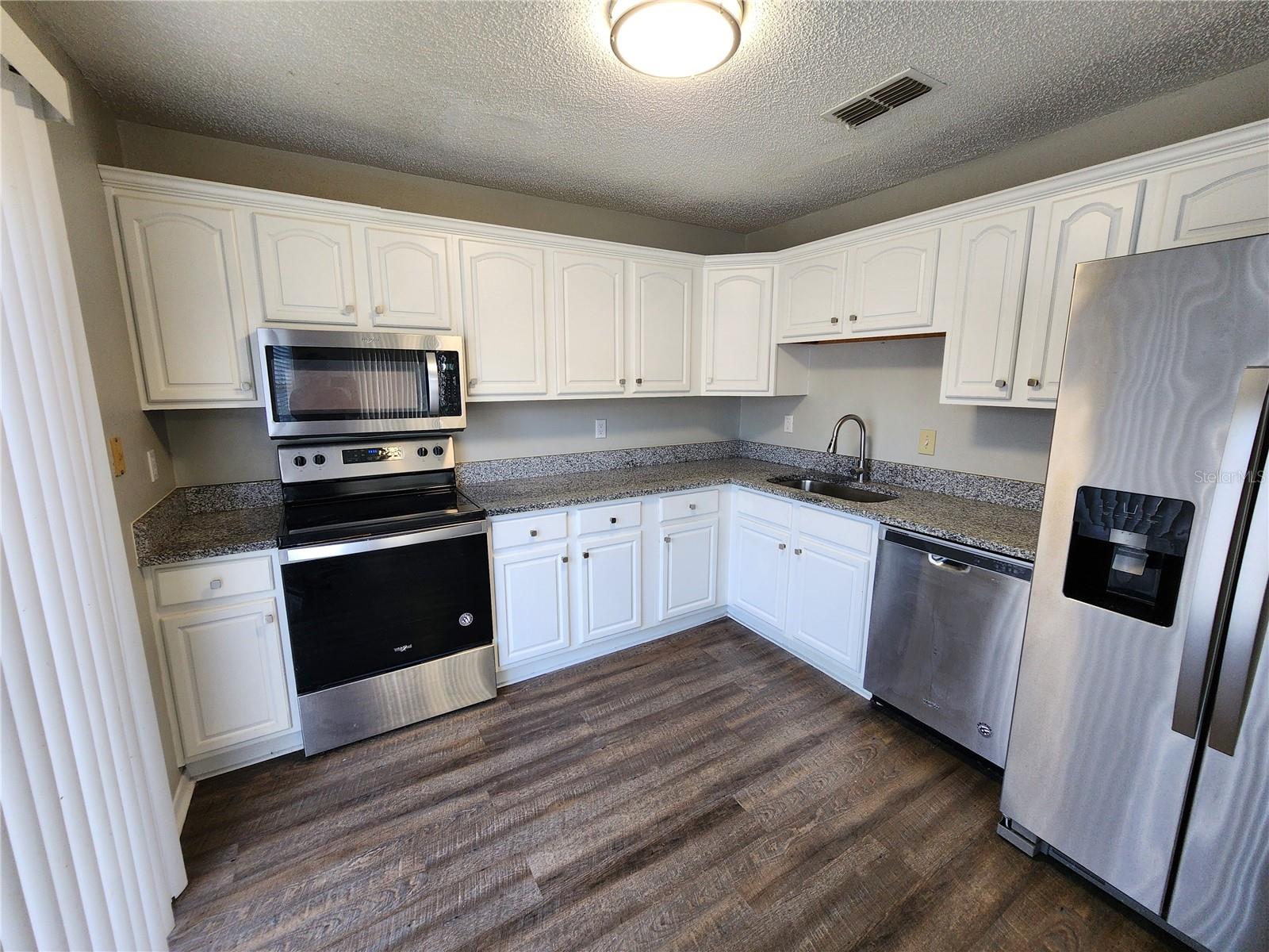 TB8529212 Property Photo 12