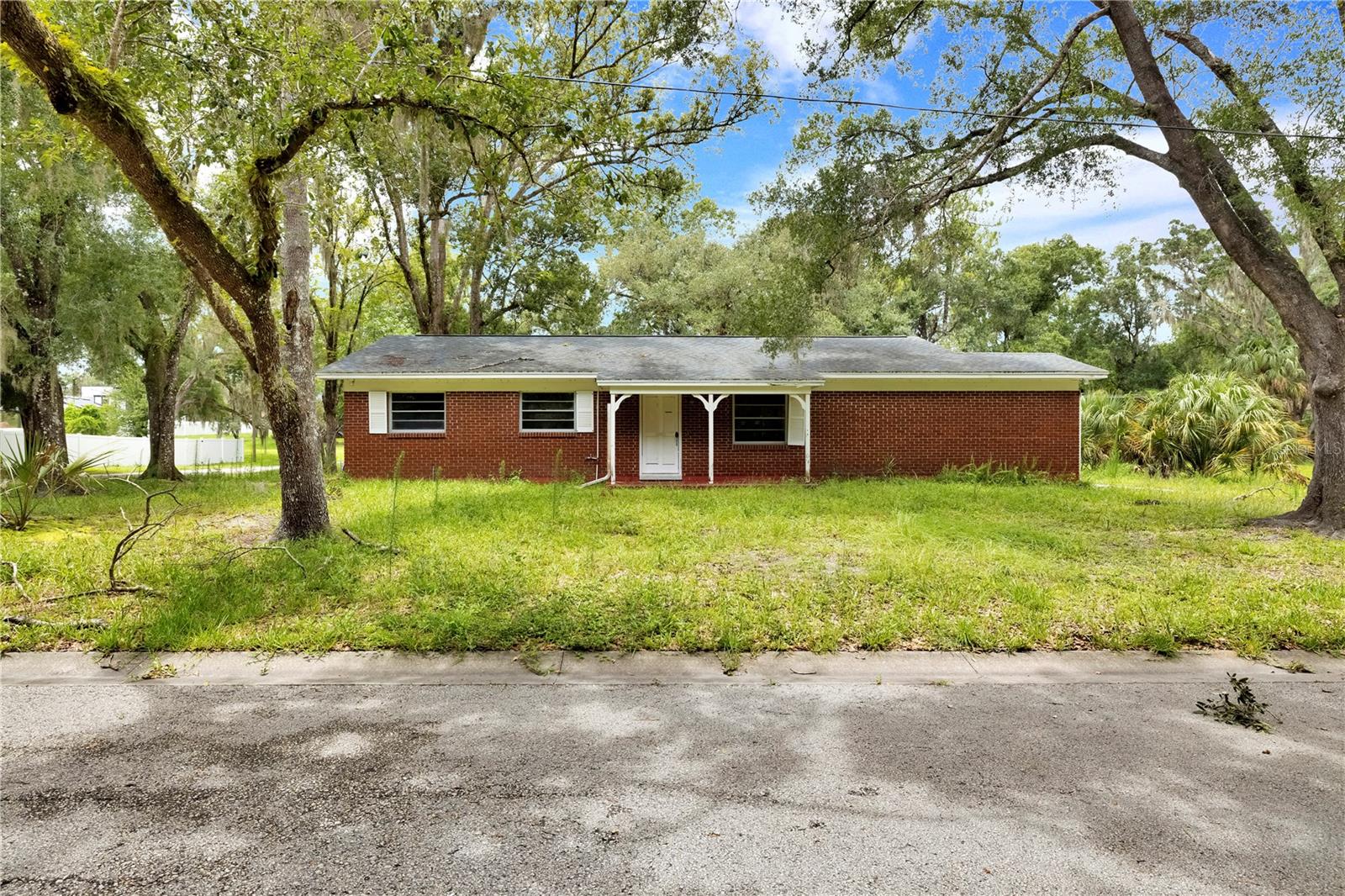 11916 Davis Rd Property Photo 2