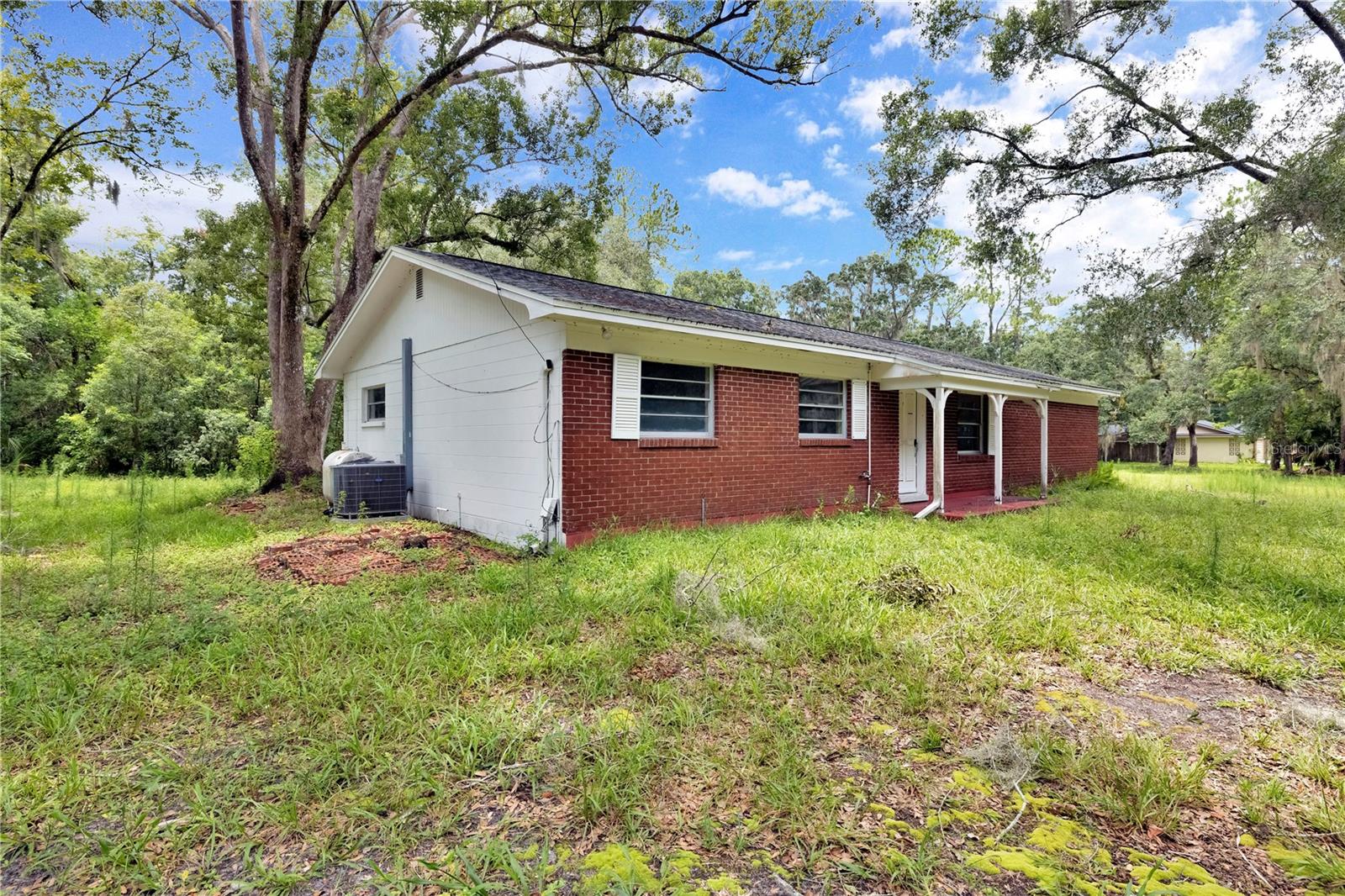 11916 Davis Rd Property Photo 3