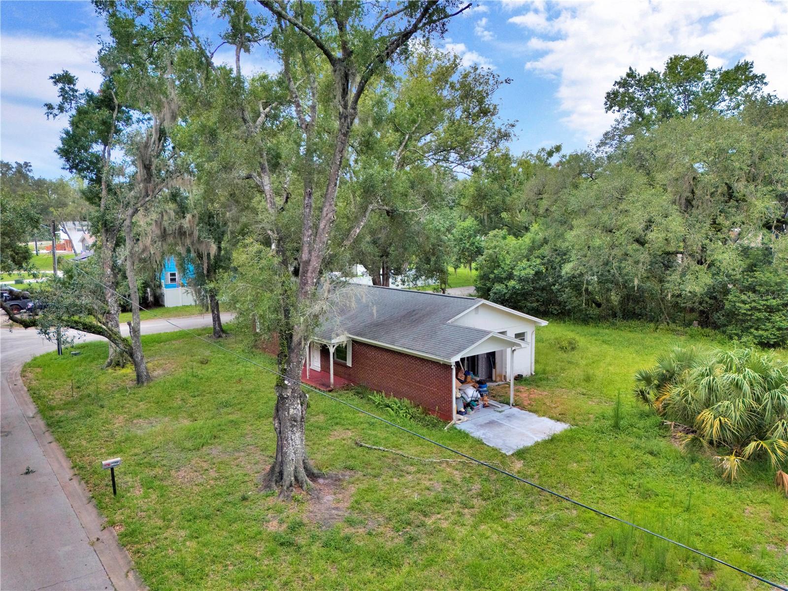 11916 Davis Rd Property Photo 4