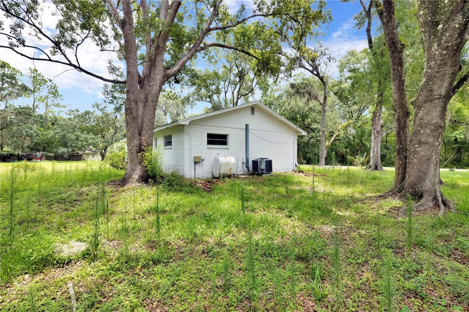 11916 Davis Rd Property Photo 9