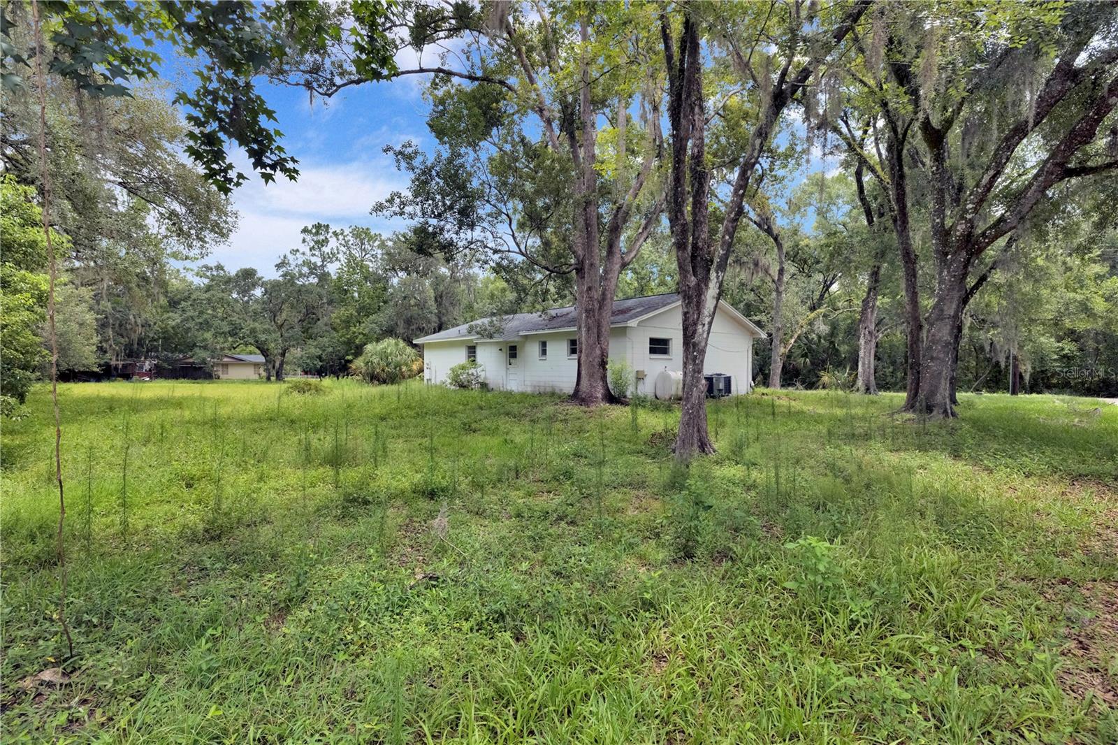 11916 Davis Rd Property Photo 10