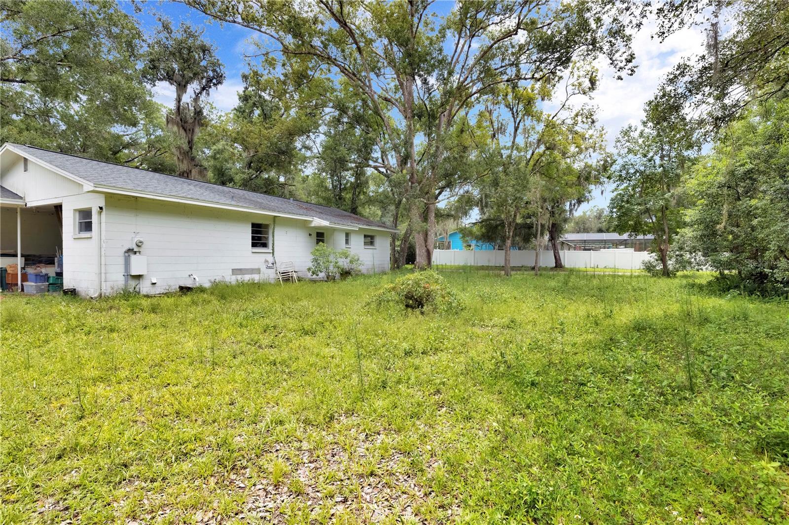 11916 Davis Rd Property Photo 15