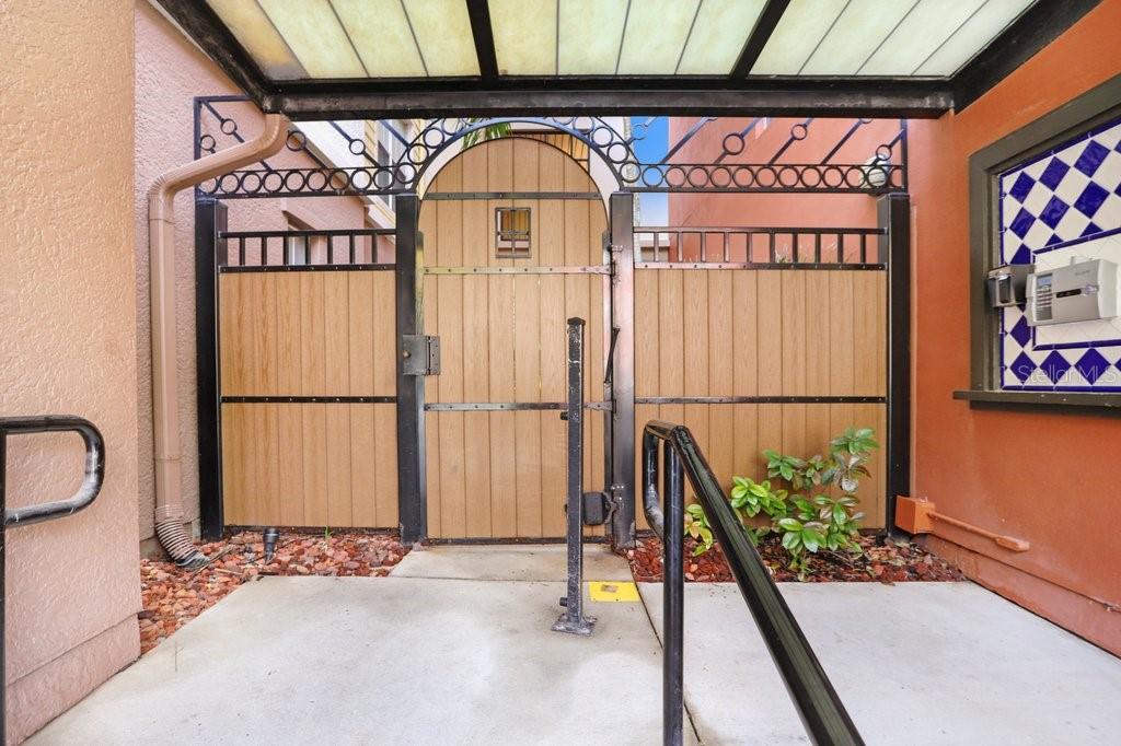 2440 W Horatio St #1012 Property Photo 4