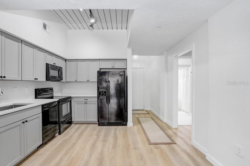 2440 W Horatio St #1012 Property Photo 10
