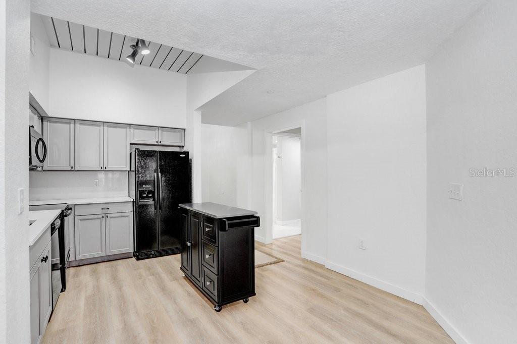2440 W Horatio St #1012 Property Photo 12